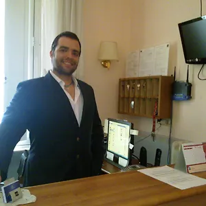 https://lazzari.it-romehotels.com