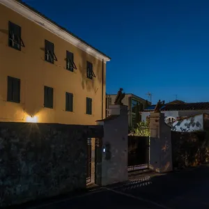 https://la-chiusa-delle-monache.it-tuscanyhotel.com